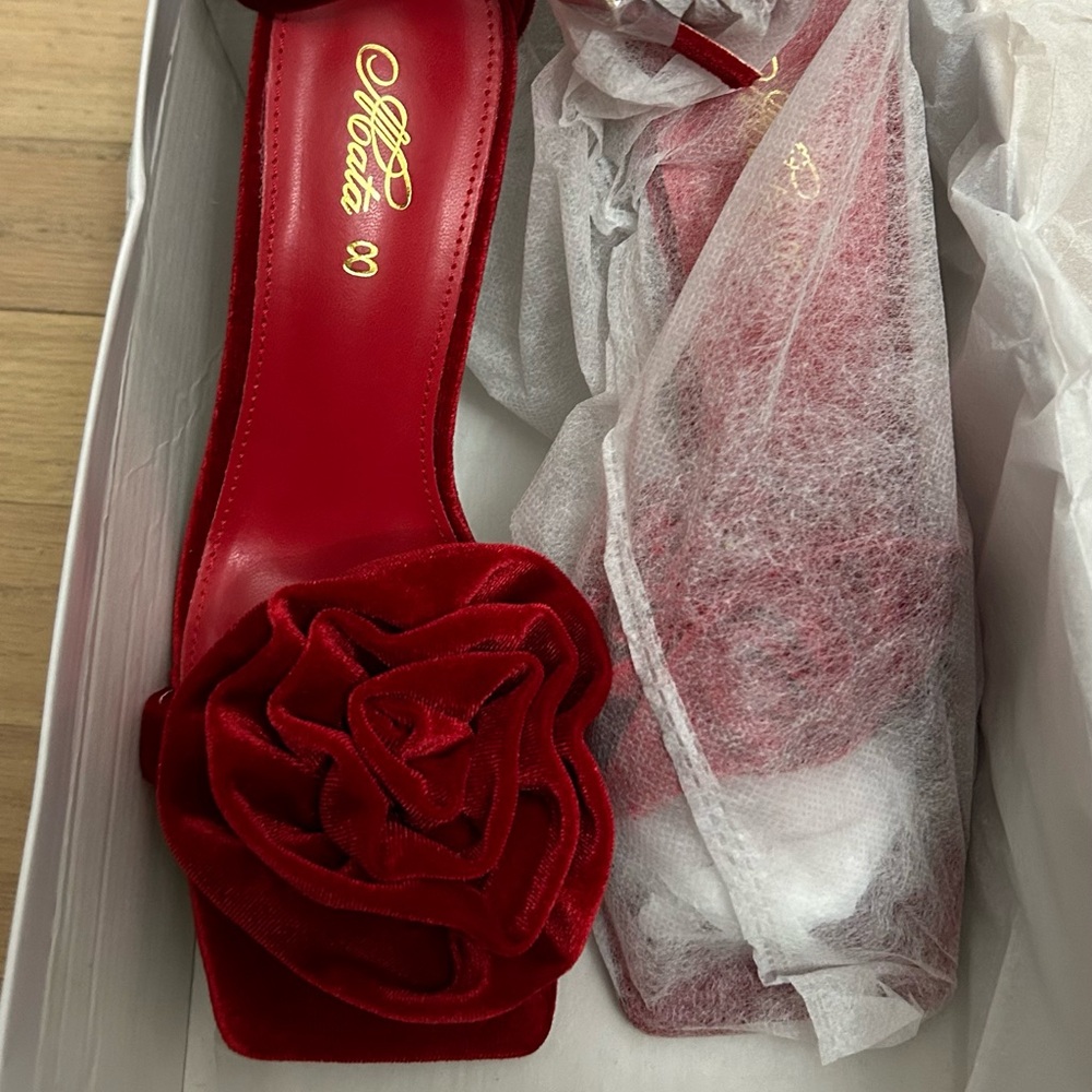 Red, sexy heels!